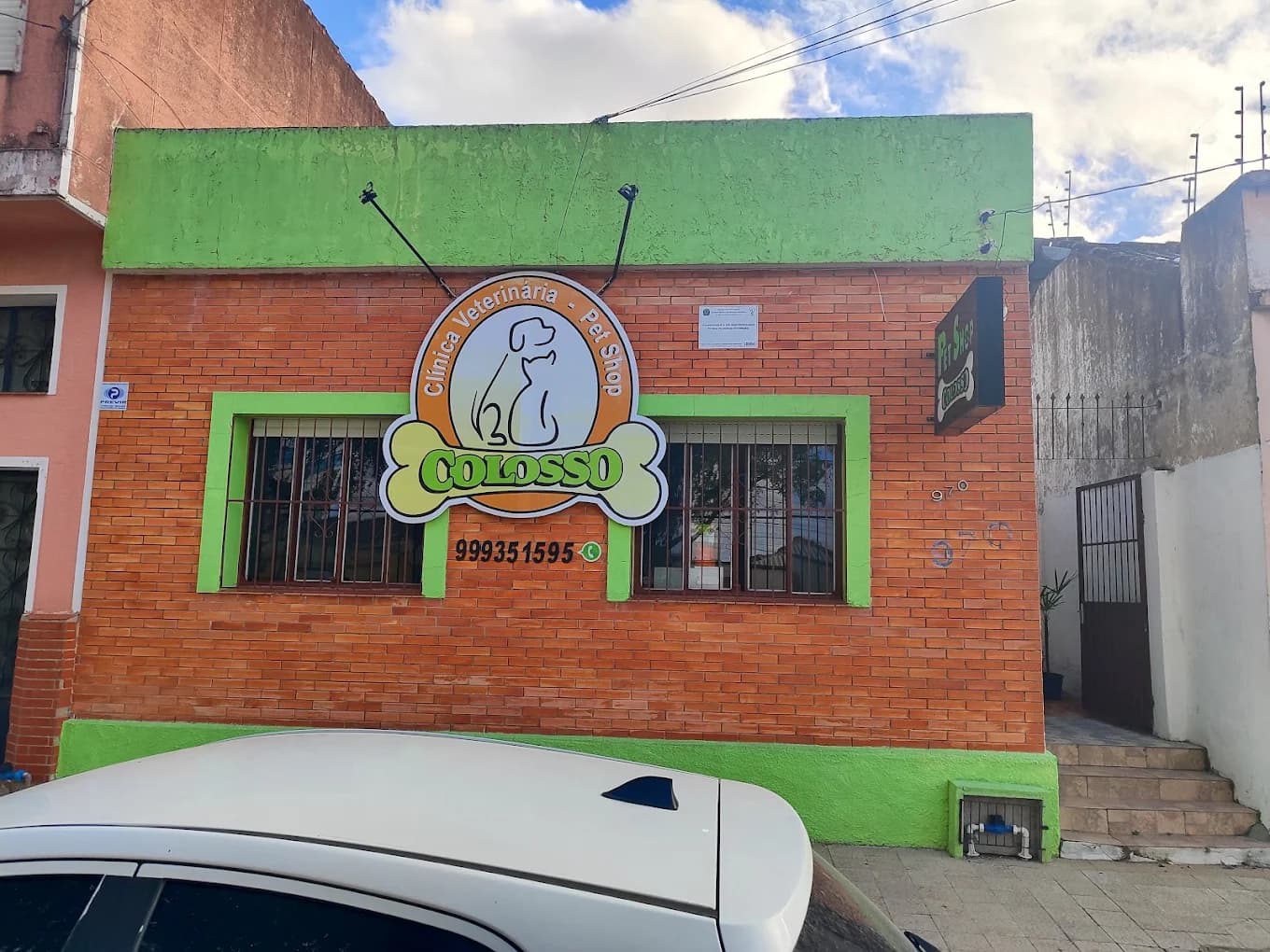 Fachada da Clínica Veterinária Colosso, no Centro de Bagé/RS